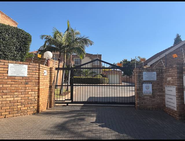 2 BEDROOM TOWNHOUSE FOR SALE IN BELLAIRS PARK